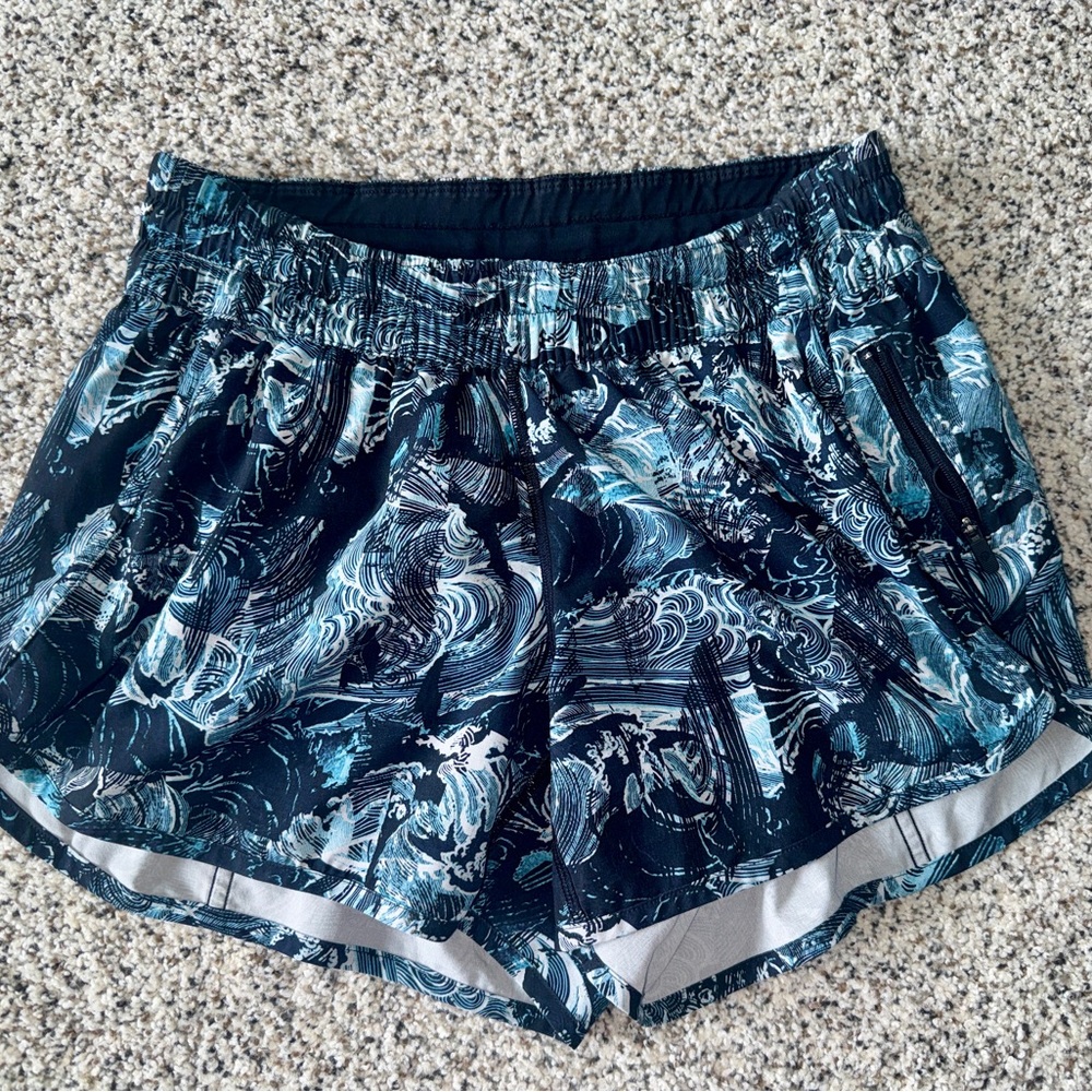 Lululemon Tracker V short  eternal wave starlight black size 8. Tall